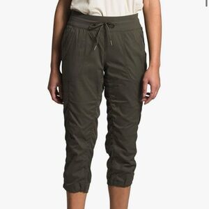 EUC The North Face Aphrodite 2.0 capri